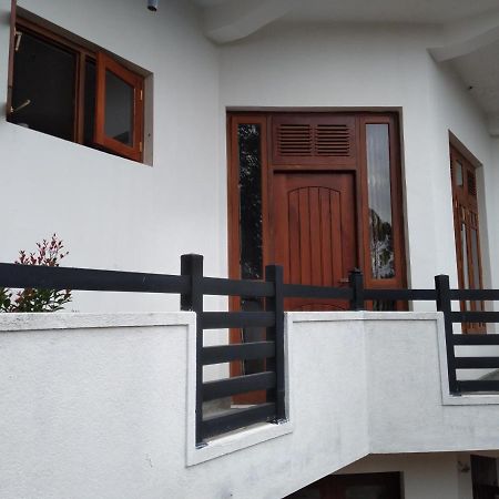 Holly House Homestay Элла Экстерьер фото
