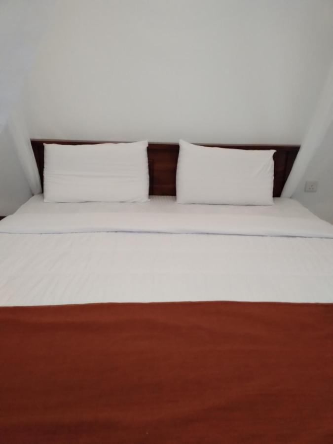 Holly House Homestay Элла Экстерьер фото