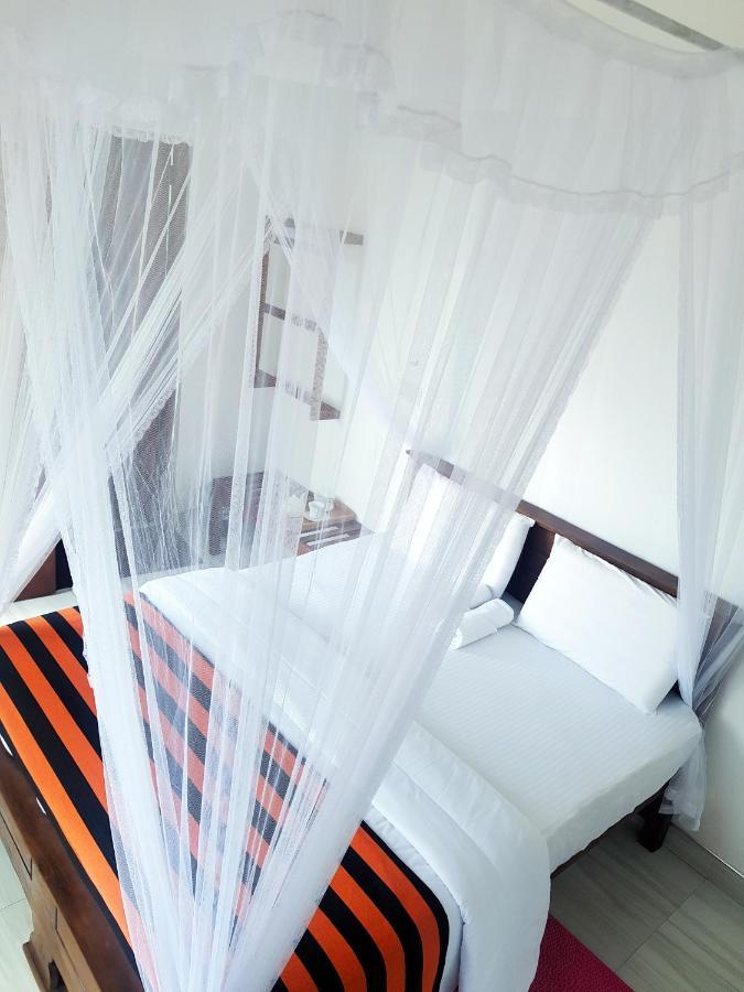 Holly House Homestay Элла Экстерьер фото