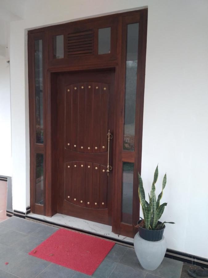 Holly House Homestay Элла Экстерьер фото