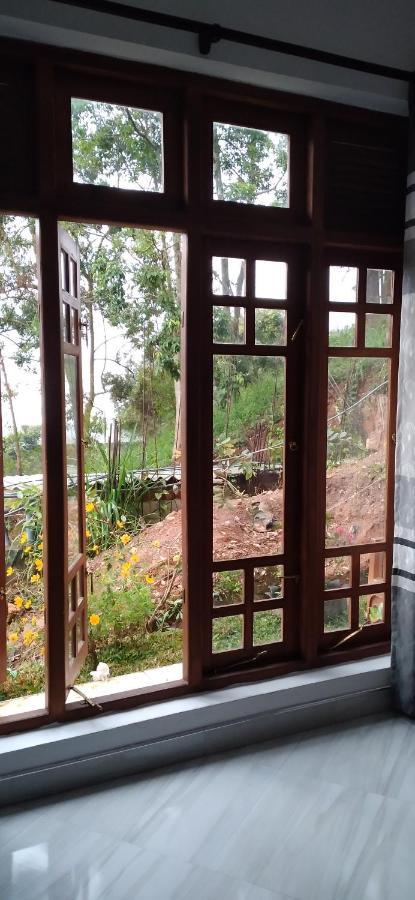 Holly House Homestay Элла Экстерьер фото