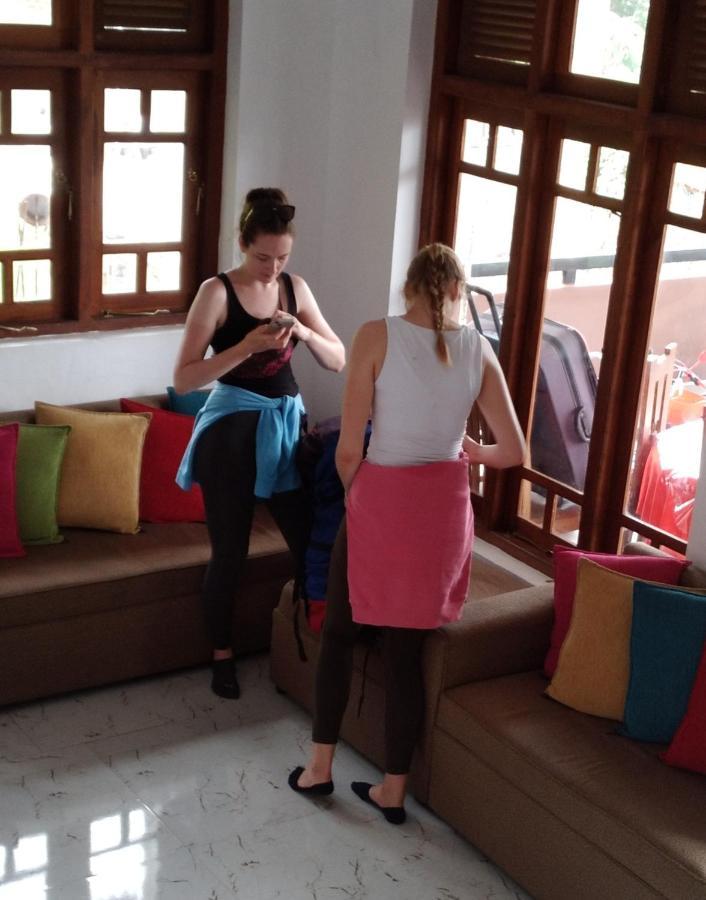 Holly House Homestay Элла Экстерьер фото