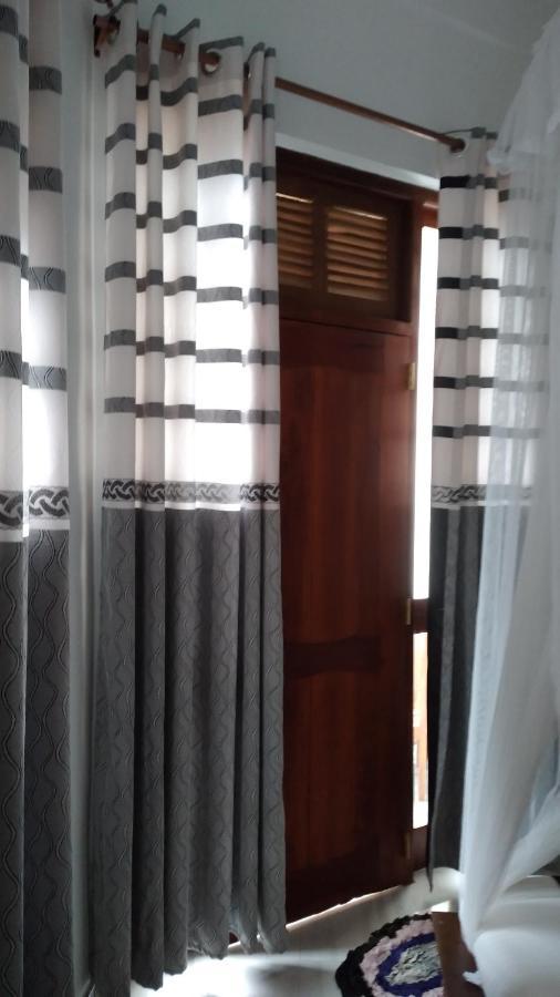 Holly House Homestay Элла Экстерьер фото